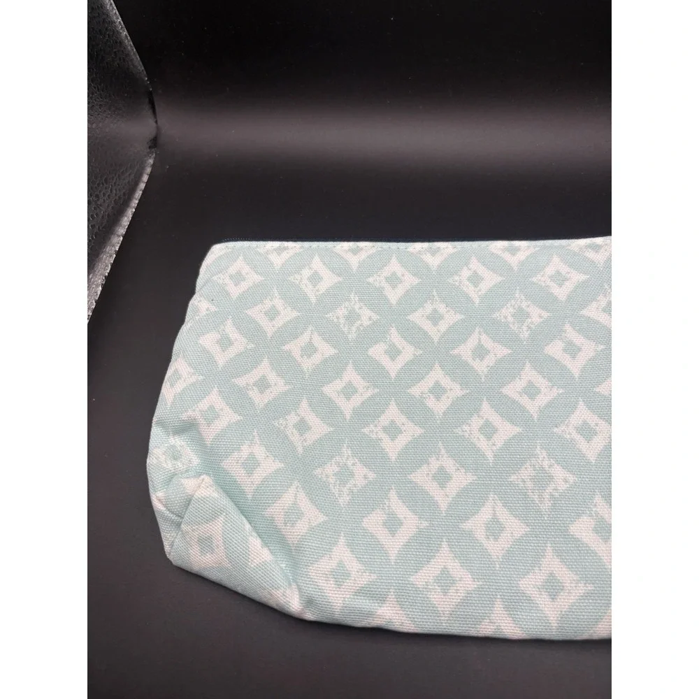 Thirty One RAGE Light Blue Pouch Cosmetic Makeup Bag Organizing Travel Bag NEW